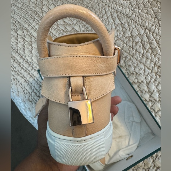 These are a used but great condition of a size 12 “Buscemi” creme and rose Gold. - Picture 4 of 16